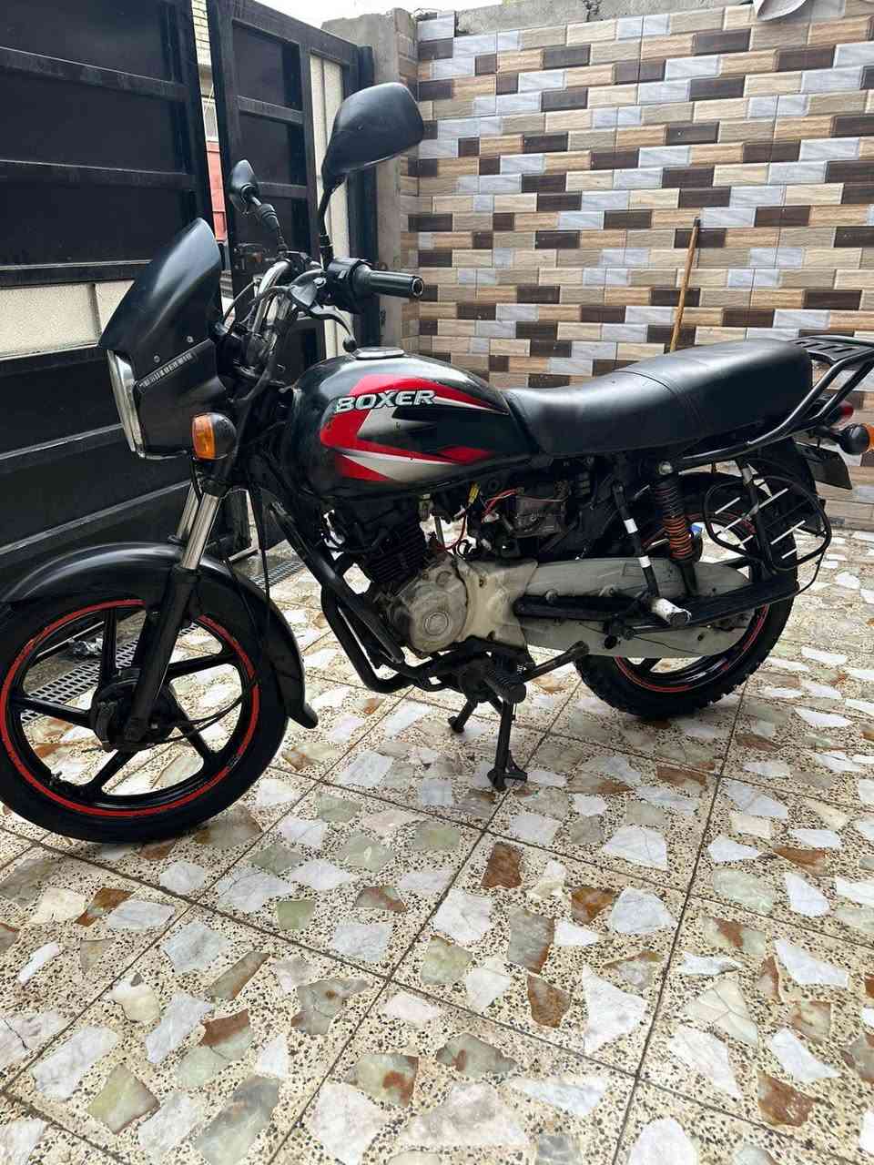 سلام عليكم 
بوكسر موديل 2022
كلاسيك
نضيفه كلش 
مجفت تجفيت جديد على أيدي غراض شركه اطي ضمان بل محرك سنه 
الدراجه امانت الله تخبل 
مكاني بغداد الدوره 
***********
السعر 850
