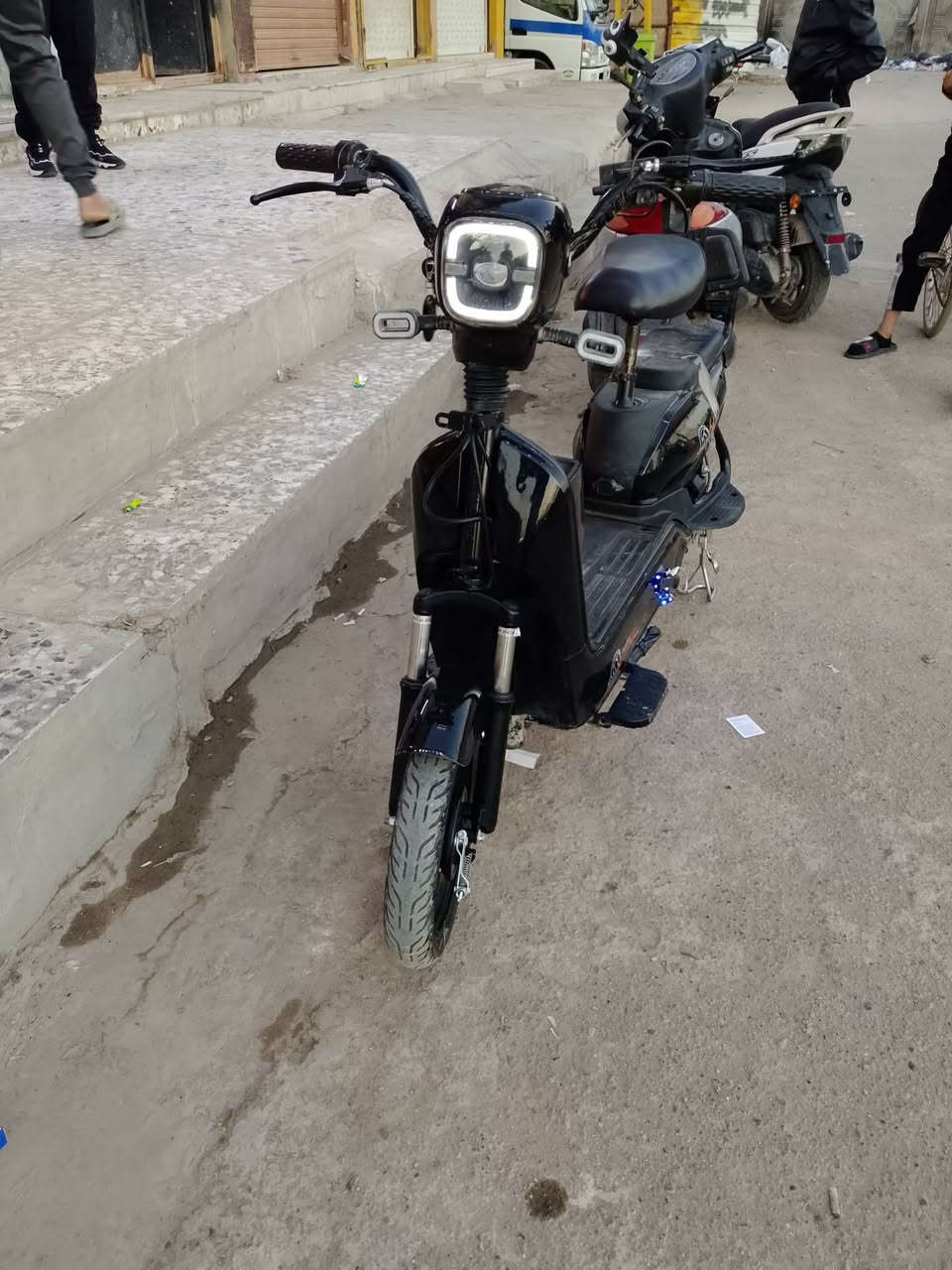 سلام عليكم دراجه شحن للبيع ة نشره جانبيه لايت عالي ناصي بريك امامي اشاير سويج بصمه تلث نمر سرعه 70 المكان مدينه صدر السعر 250بيها مجال الاستفسار على الرقم ***********
