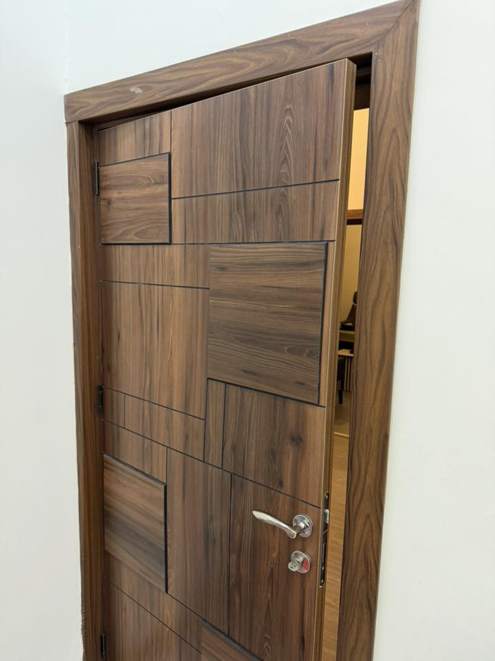 ابواب تركي درجة اولى عدد 4 ابواب سعر الباب 175 الف للاستفسار *********** واتساب فقط
