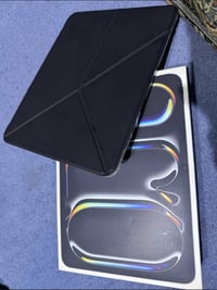 ايباد 11 m5 • بطارية 100 • نجف