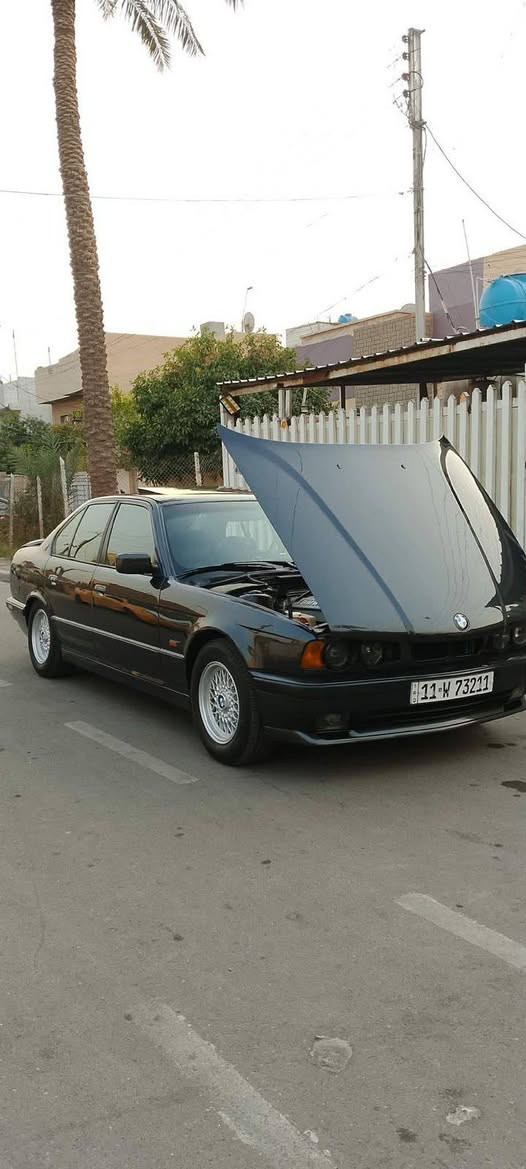 السلام عليكم

BMW1992. 525i

السياره وارد يابان نضيفه بمعنى الكلمه رقم بغداد باسمي تحويل ثاني يوم 

محرك مسكر عدل المرغوب 2500

مواصفات السياره فتحه سقف 

كراسي جلد كهرباء 

برده خلفيه 

بجم دخاني M

ويل كب خليه 

تبريد خير من الله منضومه لايت زنون 

كهربائيات كلها شغاله 

عنواني بغداد 

للتواصل ***********

