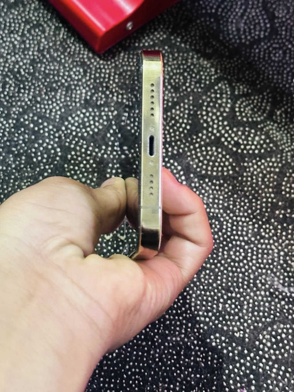 السلام عليكم
متاح 13Pro Max

تلفون مال  بيت نضيف 

كلشي مابدل بس ضهر والضهر بي كسر بصيط

صحه البطاريه79

فيس ايدي شغال 

للعلم بس كسر بل كلاس بصيط ونقطه

رجاج اتصال  كلشي شغال. الرقم***********

مكاني بغداد مدينه الصدر السعر450 وبي مجال
