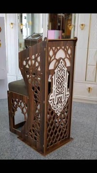مصلاية أو كرسي صلاة خشب نظيف امانة الله هذا جديد لو مستعمل؟ وشنو حالته...