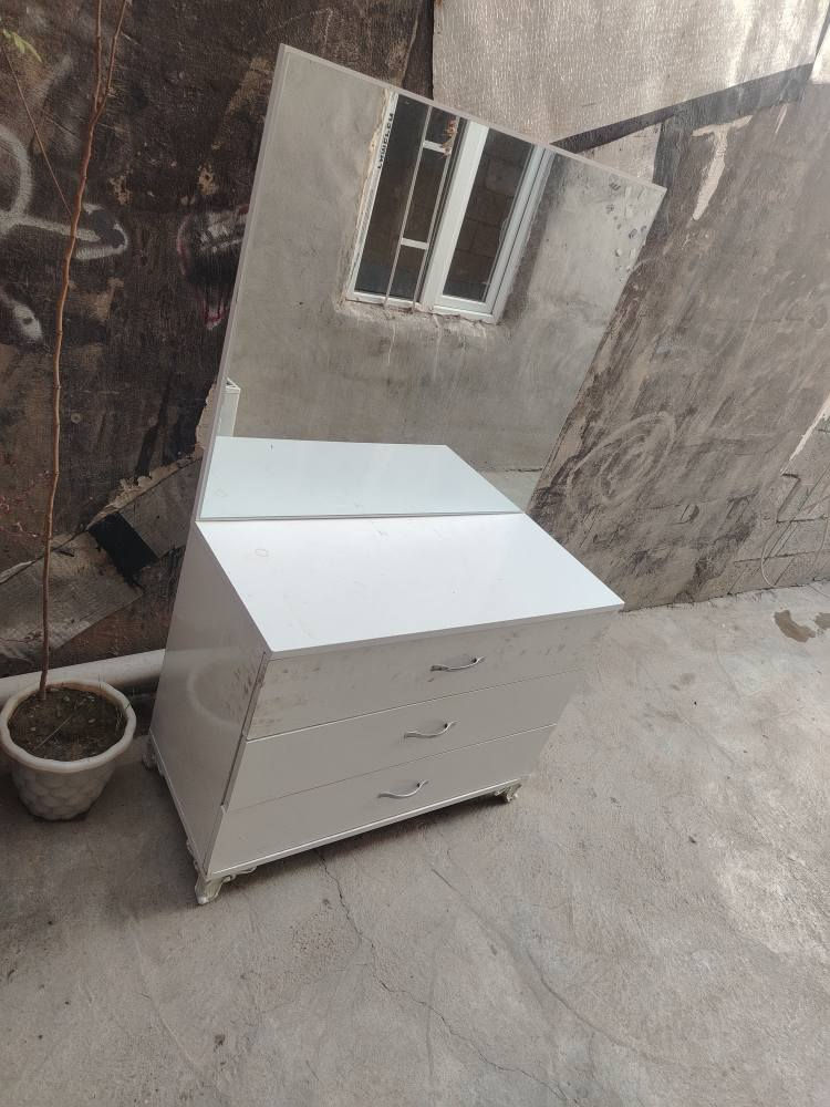 متاح ميز نصيف مابيه اي عيب سعره 50الف
للاتصال ***********
