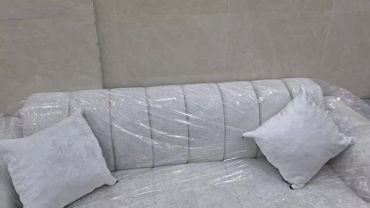 بسم الله خير الأسماء 
اللهم صل على محمد وآل محمد 
طقم تركي مميز يتكون قنفة كبيرة ٢ وسطية ١ وكرسي عدد ٢ لون ابيض جميل جدا 
موجود في معرض الکرار لبيع الأثاث المنزلي زورونا تجدون مايسركم ان شاءالله 
***********
***********
@إشارة
