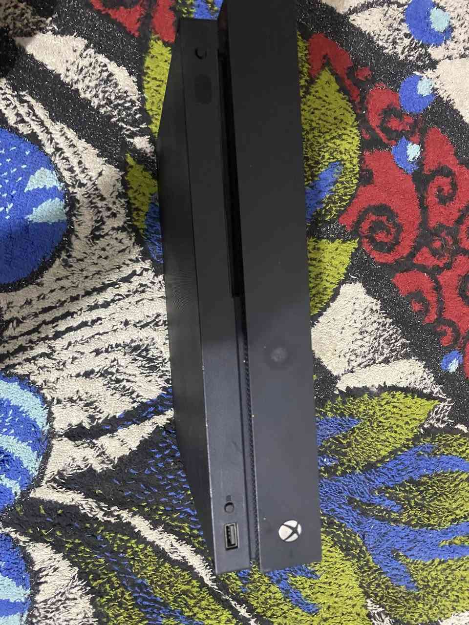 سلام عليكم اكس بوكس وان اكس ذاكره تيرا  كامل محلقاته يده واير كهرباء فيشى فوركي جهاز يشغل فوركي 4K ستخدام نضيف  جدا وبي كيم باس ٢٠يوم شاشه سامسونك حجم ٣٢ اذا تريدها ويا لبلي او لبلي بوحده كلش عادي سعر معاى شاشه 200وبي مجال مكاني بغداد مدينة صدر رقمي ***********متواجد فيس مازنجر واتساب
