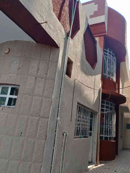 موقع تجاري . بيت طابو صرف  200 متر.  طابقين. طويريج.  شارع اربعين على الشارع مباشر . . السعر 210 مليون . 4 غرف نوم. استقبال كبير .  صالتين . مطبخ كبير  . مجمع صحيات . 

***********
***********
