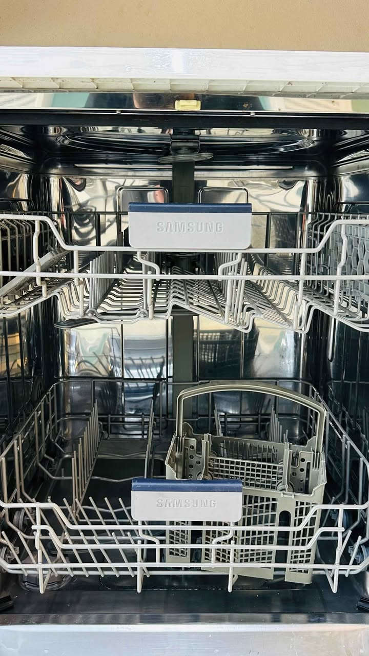 غسالة صحون ماركة سامسونك نظيفة جدا 3مرشات حديثة جدا💥💥💥
السعر 300الف❤️❤️❤️
. موصل الجانب الايسر /حي المثنى 
🌿🌿🌿🎀🌿
الشارع المقابل لمنتزه المثنى
✅شارع عمارة النخيل 
✅وماكس جيم 
✅وازياء النمور 

داخل الفرع بالنزول قرب كراج  غسل السيارات   

(منزلي) لبيع الاثاث المستعمل 
متواجدون من الساعة ال3 الساعة 10 مساءاً 

الاتصال  من بعد  الساعة 2ظهرا  الى 12مساءا 

*********** موصل, نينوى
