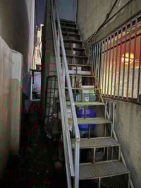 درج 4 متر وشويه وكبنك دفتري 4 متر العرض وارتفاع 2 مترثقيل تفصال  مكام ...