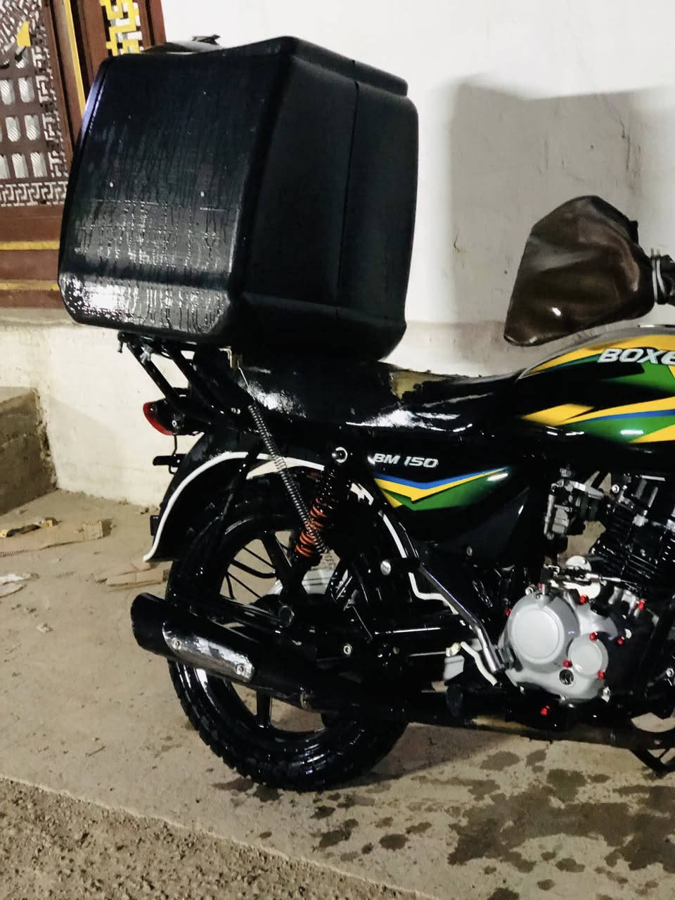 السلام عليكم
بوكسر كلاسك 

موديل 2023 

دراجه ممفتوحه 

اوراق ضايعه

تكفل سرقه 

تكفل عشاير

ما نقصها شي 

بس صفاحيه وحده

و شاير عندي جدد لكزز 

بيها شلعه ومعدل تخبل 

مكاني بغداد الشعب 

السعر 1 مليون وبيها مجال

واتساب ***********

واتساب ***********
