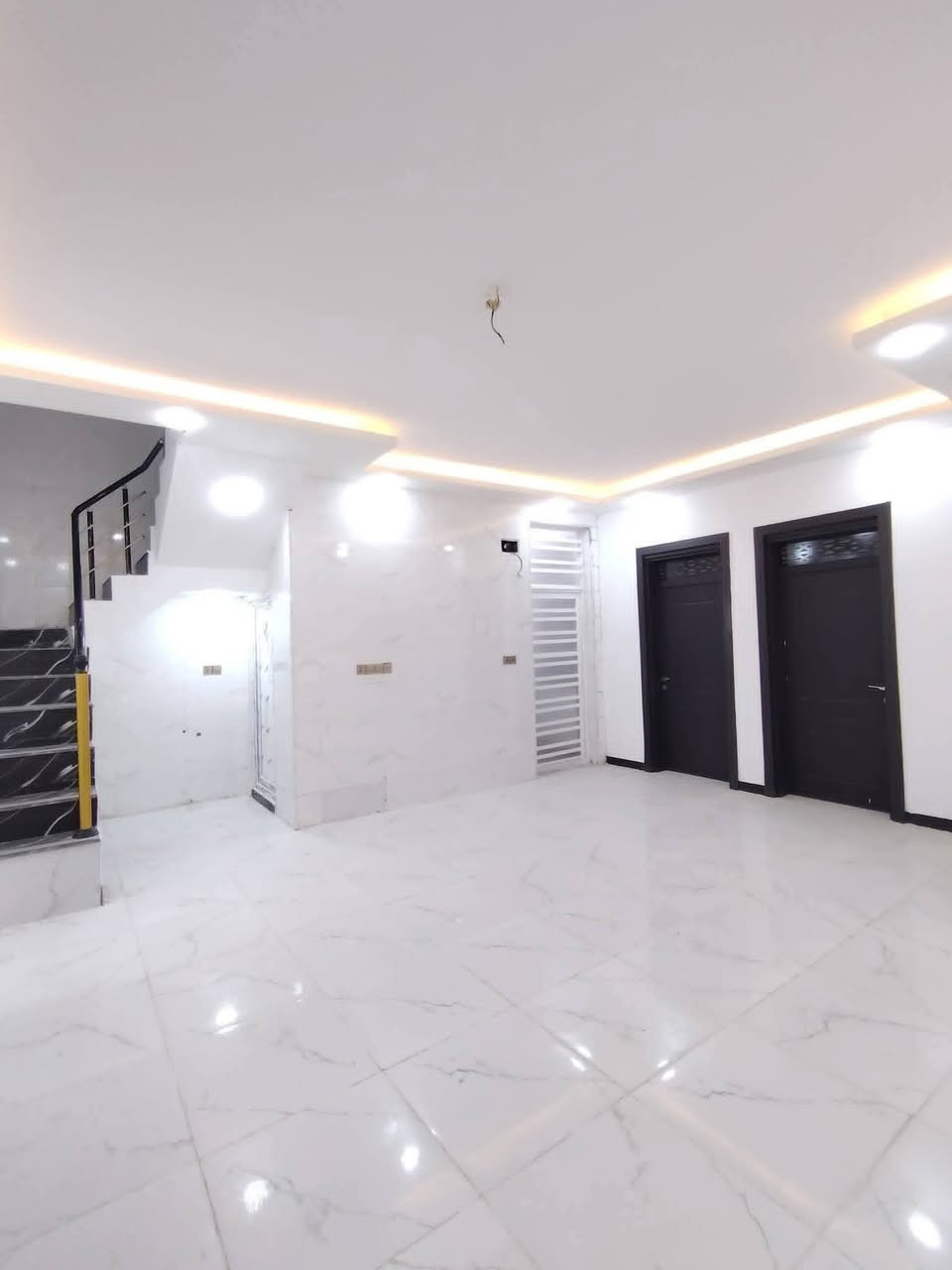 #يا_الله_يعلن_مكتب_الامين_للعقار 🏢 بيت  للبيع🏘
مساحه 150  متر🚩 طابو زراعي سند 25 🚩  قرار محكمة 

سعر 63مليون 💰😍معا  المجال. /// بناء درجة اولى /// 

الستفسار او مراجعه المكتب📞📞☎️ ***********

#احجز_بيت_حلامك_الرائع🥰🥰#في_مكتب الكوثر

عنوان 🏘البيت نجف الشرف  على شارع المطار

مقابل   قرية  الغدير عمود 327

تفاصيل غرفه وصاله ومطبخ  وصحيات داخل وخارج

جميع الخدمات ماء كهرباء  تبليط🛣 و مدارس ناره ليليه

بناء طابوق اساس وسقف صب كونكريت 

عنوان #المكتب_الامين شارع_المطار_الحولي_الجديد 

عمود327بشارع الصب

#مكتب_الامين_للعقار   الستفسار ☎️☎️ ***********

 ملاحضه البيت غير مسكون

يوجد لدينا كافت العروض وبسعار مناسبه  معا  الخدمات🏗يوجد لدينا جميع المساحات
