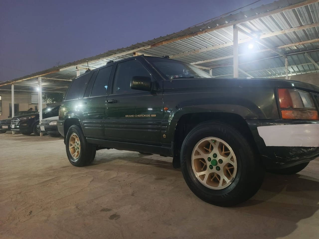 السلام عليكم.   للبيع او المراوس حسب القناعه السعر 55
جيب شيروكي موديل 96 
رقم سليمانيه تحويل مباشر 
كير ومحرك بلاد خير من الله 
صدر جديد تخم تاير ويل كب 
شاشه تاب جام كهرباء 
كهرباياتها كلها شغاله 
سياره مال جناي 
العنوان الرمادي ال سبعه كيلو للاستفسار هاتف ***********
