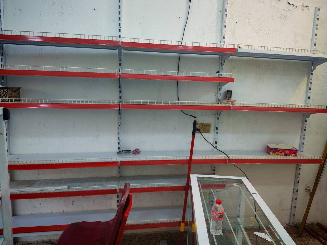 السلام عليكم سبلت 2طن وثلث 
الوادي الواحة جديد مستعمل شهرين  فقط جديد النضافة 100% يتكون بواري +قطعة خارجية +قطعة داخلية +ريمونت +حمالة خارجية +حمالة داخلية رايده قفل 525 الف  الشراي يتفضل خاص تحياتي لكم جميعا 🌹
مع رفوف حديد متكون من 18 خانة متر قياسها وميز جام جديد عدد 2 للاستفسار ولاتصال ***********
العنوان ميسان
