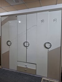 غرفة نوم • للبيع