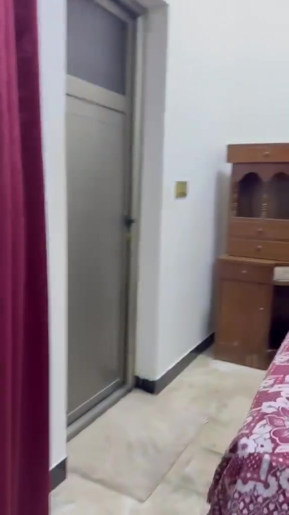 السلام عليكم غرفه للبيع قديمه مكان بغداد للاستفسار ***********
