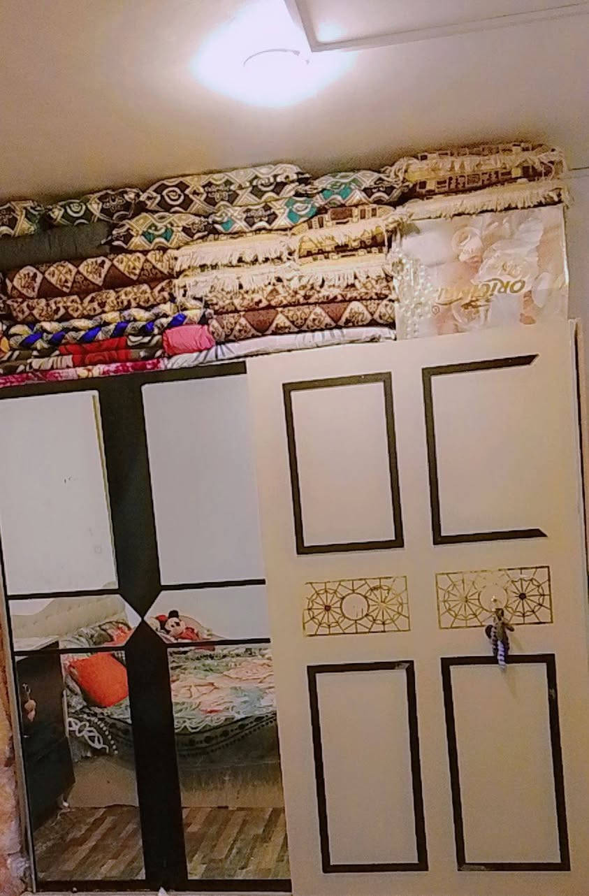 اغراض للبيع 
غرفه نوم كامله ب350وبيه مجال بسيط
براد نضيف وشغال ب40وبي مجال
جربايه طفل بناتيه30وبيه مجال
مكان النجف حي لانصار
***********
