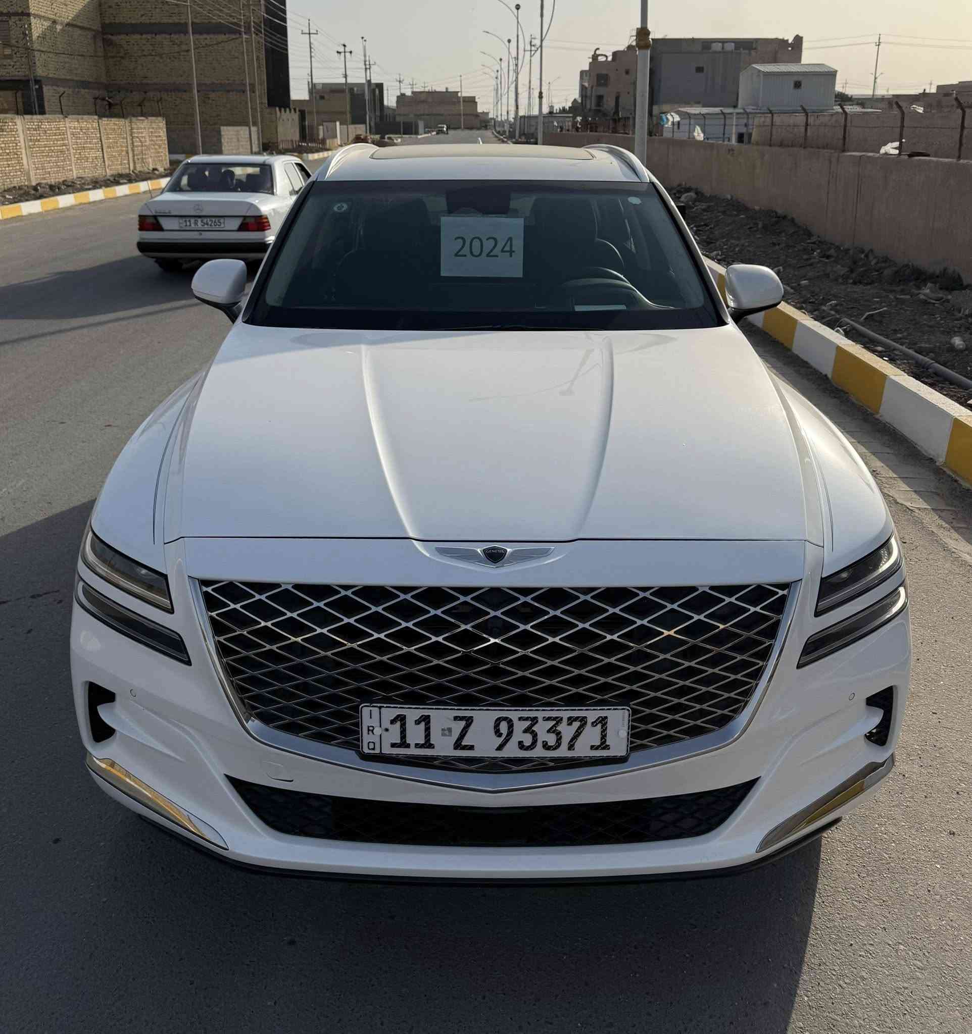 جينيسس GV80 2024 -رقم بغداد
⁉️لسعر400 ورقه :اربع شدات وبيه مجال

ماشيه 7 الف ميل 

المواصفات :

• محرك 3.5 لتر Twin Turbo V6 
 مقاعد مساج تبريد + تدفئة + استيرن تدفئة 

 تسجيل وخزن صوت

  بردات كهربائية 

 مودات قياده خمسة

  كامرات محيطية كل الجهات
 صندوق كهرباء شفط

 شاشه 14.9 انج

 18 سماعة

  تحديد مسار وقيادة ذاتيه ذكية

  التنبيه عند النوم اثناء القياده

 تشغيل عن بُعد

 .تحكم بالريموت تقديم وتأخير السيارة.

 سقف بانوراما.

 قيادة ذاتية بالكامل.

 نظام الخروج عن المسار.

  نظام الإطفاء الذاتي.

  خمس وضعيات قيادة

 نظام الركن الذاتي (Auto Park).

أنظمة الأمان:

 • حساسات أمامية وخلفية.

 • نظام التنبيه عند النعاس.
 • التوقف التلقائي في حالة الاصطدام.
 • كاميرات 360° (أمامية، خلفية، وجوانب)
 • رادار أمامي، خلفي، وجانبي.
 • كاميرا مدمجة مع الإشارة.
المقصورة الداخلية:
 • مقاعد جلد كهربائية مع ذاكرة (للسائق والراكب الأمامي).
 • تحكم كامل من المقاعد الخلفية.
 • نظام صوتي فاخر مع إضاءة داخلية LED قابلة للتغيير.
المزايا الإضافية:
 • • مرايا قابلة للطي كهربائياً مع إشارات ترحيب.
 • شحن لاسلكي.

 • ماوس للتحكم بالشاشة.

 • نظام Auto Hold.

 • شفتات تبديل السرعة خلف المقود.

 • فرامل إلكترونية (هاند بريك بصمة.

 • نظام الدخول الذكي بدون لمس.

 • إضاءة LED كاملة داخلية وخارجية.

المزايا الخارجية:

 • شعار Genesis مضاء عند الاقتراب.
 • نظام تحديد المسار.
ضرر السيارة: تقرير غرق شغاله 
العنوان: ناصريه :لشموخ
موبايل:***********
