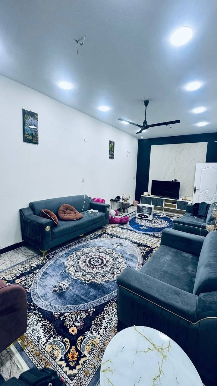 البيع دار ع شارع تجاري
الكفائات السيديه عرض شارع20
بناء نضيف 
طابقين 3 غرف نوم
طابق اول صاله ومطبخ وغرفت موم وخدمات
طابق الثاني
غرفتين نوم وخدمات 
اتصال ع ارقام 
***********
***********
