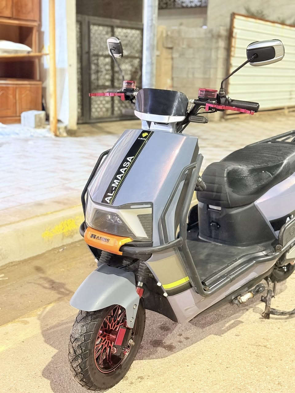 السلام عليكم 

موطور شحن للبيع 
موديل 2025
بطاريات 6 علفحص
مستخدم قليل 
النضافة كبال عينكم
السعر500 
الهاتف ***********
مكاني الرمادي التاميم 
يم جسر الحوز
