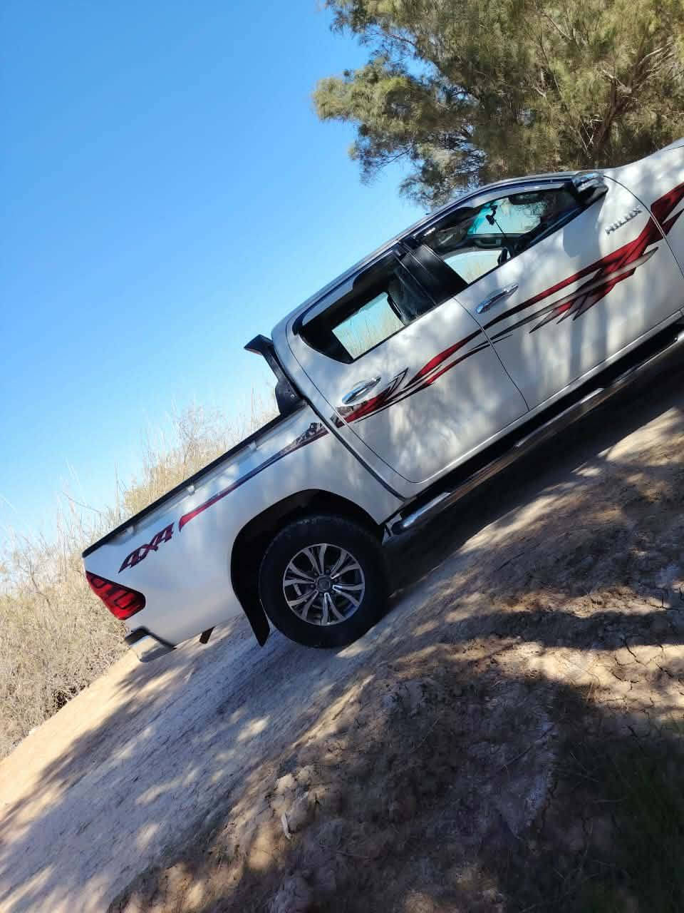 اسلام عليكم سياره هايلوكس فورويل وتماتيك سعودي فول مواصفات بصمه  2017؛ للاستفسار عل رقم***********
