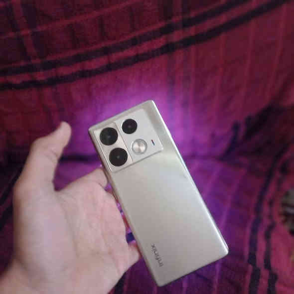 سلام عليكم
انفنكس نوت 40 برو 
ذكره ٢٥٦ 
الجهاز كله شغل 
بي فطر بلشاشه  
سعر ١١٥ وبي مجال بسيط
عنوان بغداد دوره 
الرقم ***********
