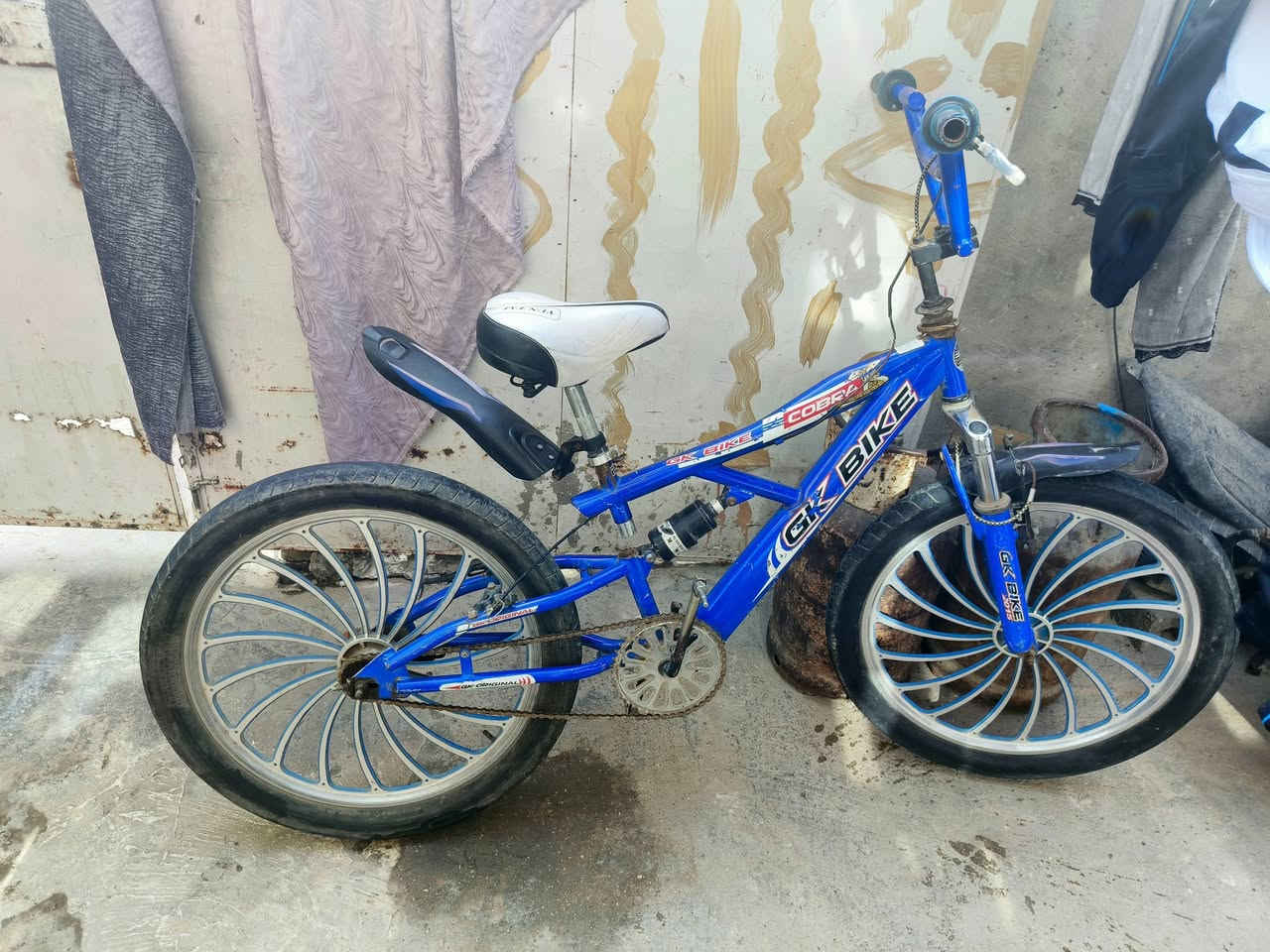 بايسكل BMX حجم 26 سرج جديد يحتاجله بس بايدر سعر 60.وبي مجال ***********
