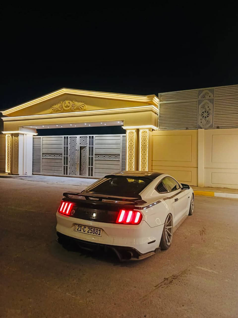 السلام علیکم 
موستنگ v6 ماشية ٦٠ الف حادث جانبي ۳ قطع 
لغد شاصي كير مکینة کفالة
 علیها هواي اضافات جکات s3 ب 25 ورقة كلج مکلاود ب17 ورقة داخل کله کاربون تو کلر غطي مري 
دبات اج تي بور دفیوزر لحية جلاتين 
سکوبات جانبيه 
وهواي تفاصيل برمجه 
مکانها ديالى
تحويل وكالة کله موجود
السعر 140 بيها مجال
***********
