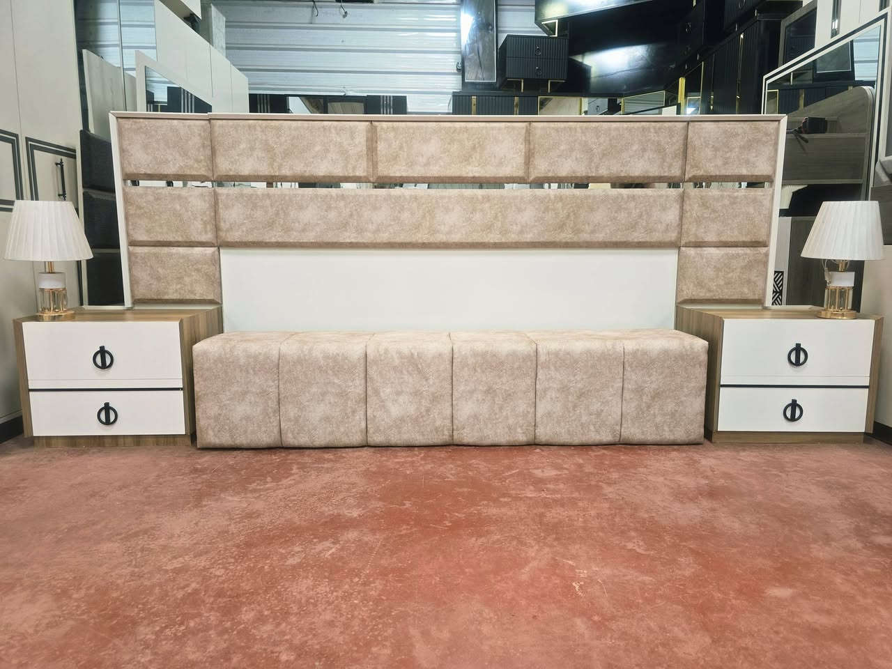 .❤️‍🔥 غرفة تركية مستخدمه بس عرض ❤️‍🔥.
🚪 نظام أبواب  10 قطعه  فاخر. 
🛏️ سرير بمخزن عملي. 
🪞 جام  أنيق. 
🧵 قماش وتر  أصلي سعره مليون و250.
✨ نظافة 99💯. 
🚚 شد ونقل مجاني داخل بغداد. 
📦 توصيل للمحافظات بأسعار رمزيه
    .  ❤️‍🔥. 

.(📩 للاستفسار راسل خاص).


**إذا كنت صاحب هذا الإعلان وتريد حذفه لأي سبب، رجاءا أرسل رسالة إلى الدعم الفني**