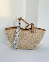 جنط نسائي  سعر المفرد 12 آلاف دينار سعر الدرزن 96 ألف دينار قياس 22 × ...