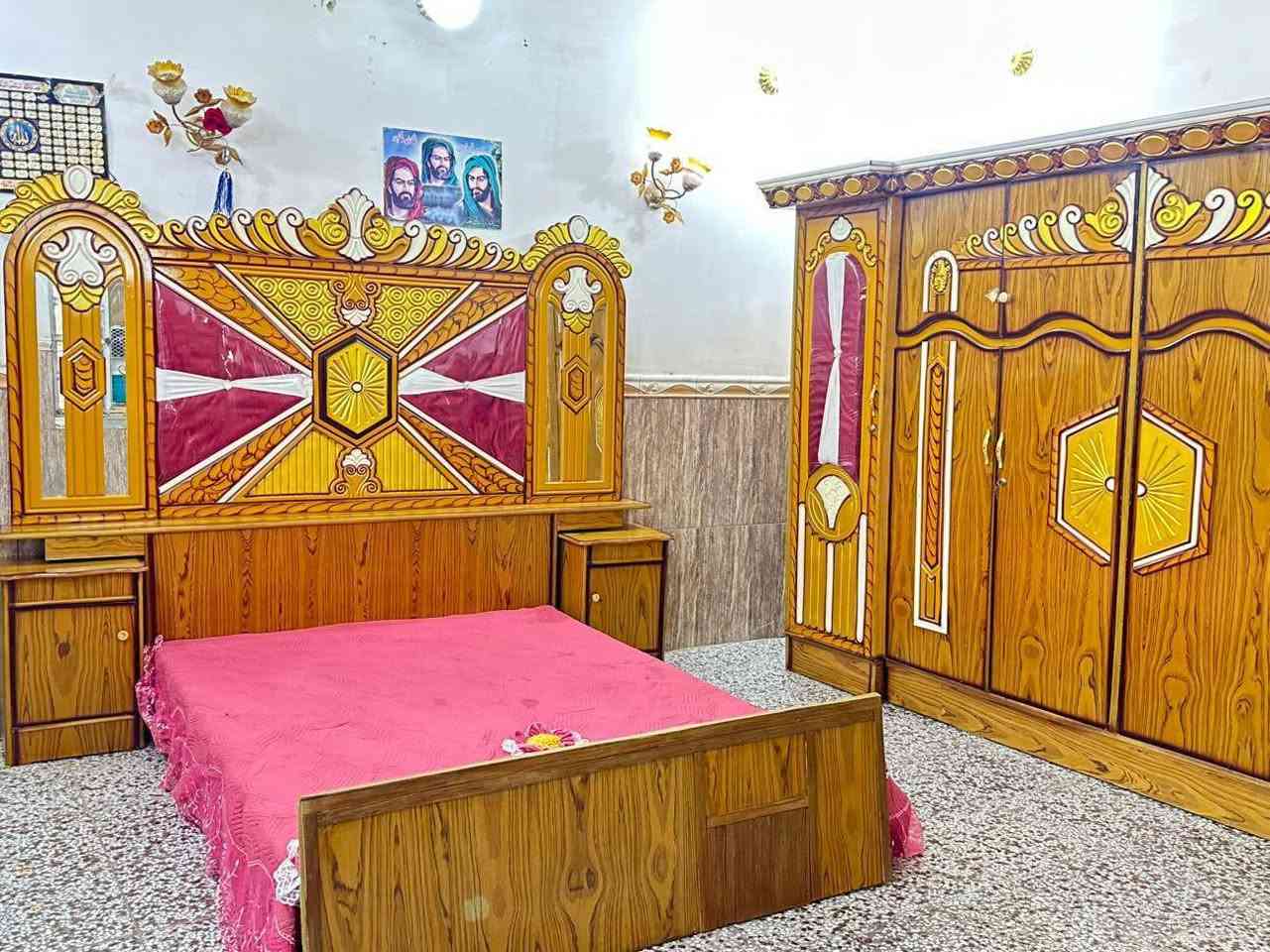 غرفة اخشاب صاج ستة ابواب ملحق  اي ضرر ما بيهة نظيفة جداا الزاوية فر السعر ٦٥٠ للتصال  *********** متواجد واتساب
