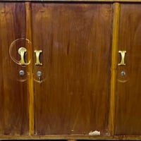 للبيع بسعر 100 وبيه مجال للاستفسار واتساب او اتصال 07827209605