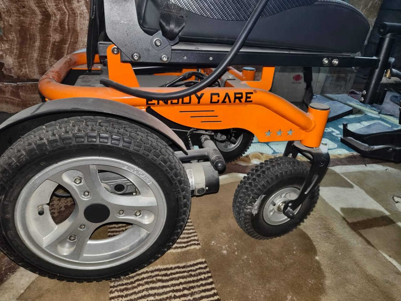 السلام عليكم عدي هاي العربانه للبيع عربانه جديده ما ماشيه بس لين محتاج فلوس اريد ابيعها واني رجال معوق وشتريتها وماكدر اطلع بيها ومستعجل عل بيعتا مكاني جكوك اي استفسار هاذ رقمي ***********
