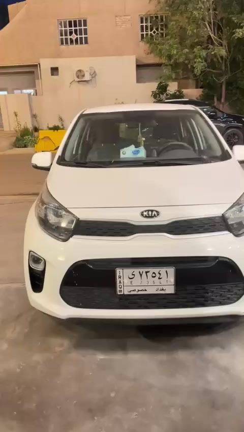 السلام عليكم 
 كيا بيكانتو موديل 22 لون ابيض وارد خليجي كفالة عامة ماشية ........ الف كيلو فقط رقم بغداد باسمي 

السعر ....125$

مكاني بغداد
للاستفسار***********

