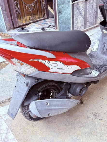 سلام عليكم دراجه ماكس عدله كفاله دراجه كلشي شغال بيها نكره سلف كهربائيات كلها شغاله دراجه ملحه مثل ما موضح بل صوره كفرات ختم واحد بيها ملاحضتين وبصيطات الي من شغل دراجه سلف يطلع صوت دشلي  خفيف فقط وي تشغيله  +الكفر مال راس دراجه شويه تعبان وباقي دراجه كله بلاد سعر دراجه 850قفل قفل بدون عمله عنوان بغداد بلديات مخازن سمنت رقم ***********فقط تصال +واتساب
