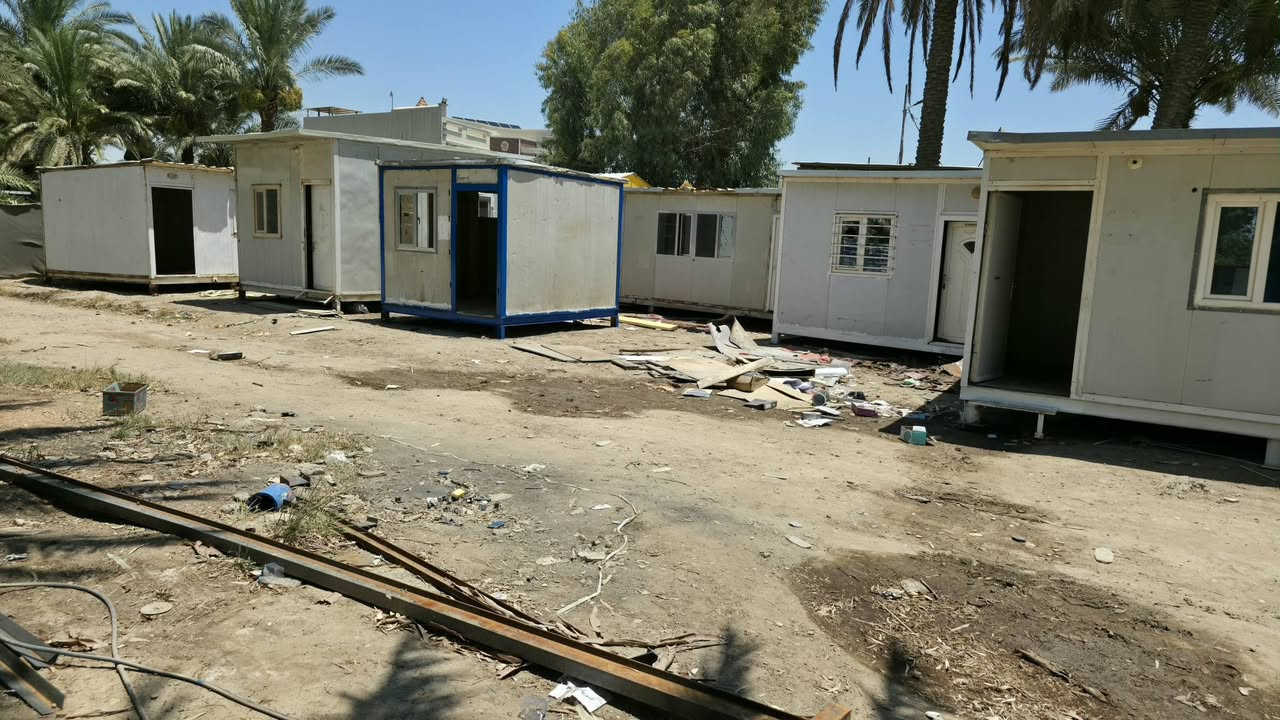يوجد كرفانات مستعمله جميع القياسات نظاف ٩٥% شغل ثقيل ***********و***********
