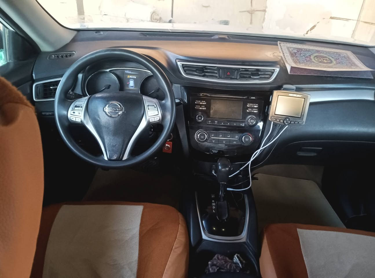 السلام عليكم سياره  للبيع والمراوس ب كيا حمل لضرف العمل
السياره نيسان روج ياباني اصل موديل 2016 وارد امريكي رقم بابل وبأسمي السنويه لحد 2029 حادثه خشم الجاملغ وشويه من البنيد سياره نص فول كامره تحكمات فور ويل 4 بستم المرغوب  محرك كير شركه مامفتوح تخم تاير جديد سياره مال جناي بس دير بانزين ودهن  لادوانز لاصوت لاتبخير لاتنقيص تبريد تدفئه  يعني اركب وراسك مرتاح السياره بيه شويه ملاحظات ومبينات بالصور مكان السياره بابل والسعر مناسب جدا 125 بيه مجال الاتصال ع الرقم ***********
