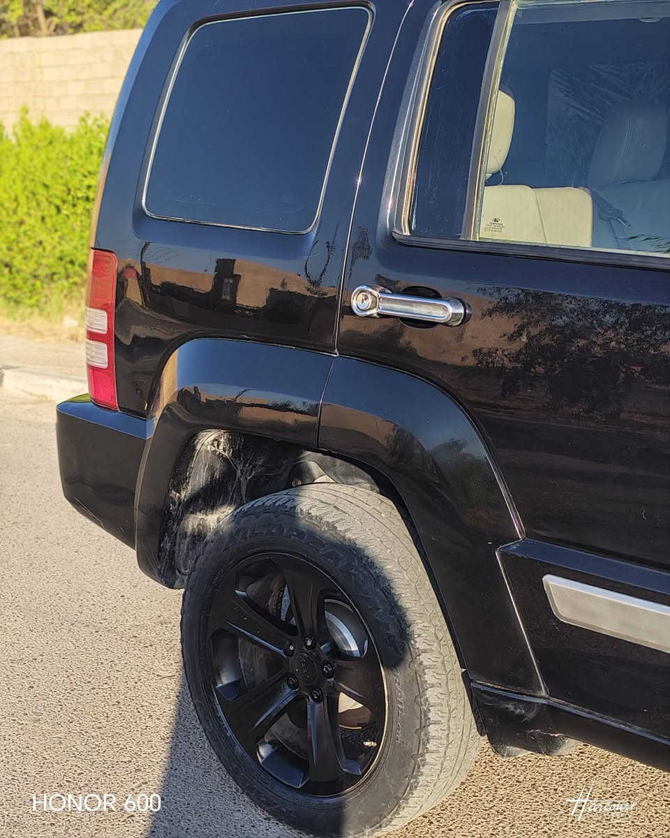 السلام عليكم
بيع او مراوس

جيب ليبرتي ٢٠١٠
السعر ٨٧

V6 ستة سلند🔥

السيارة فووووول 🔥

فتحة

شاشة 

كامرة 

حساسات

تدفئة كشنات

كشنات كهرباء وجلد 

كير ومحرك شرط

تبريد شغال

السيارة تو ويل 

رقم بغداد دولي هزة وسنوية جديدة  سونار مرفق بالصور

مكانها جامعة تكريت

***********
