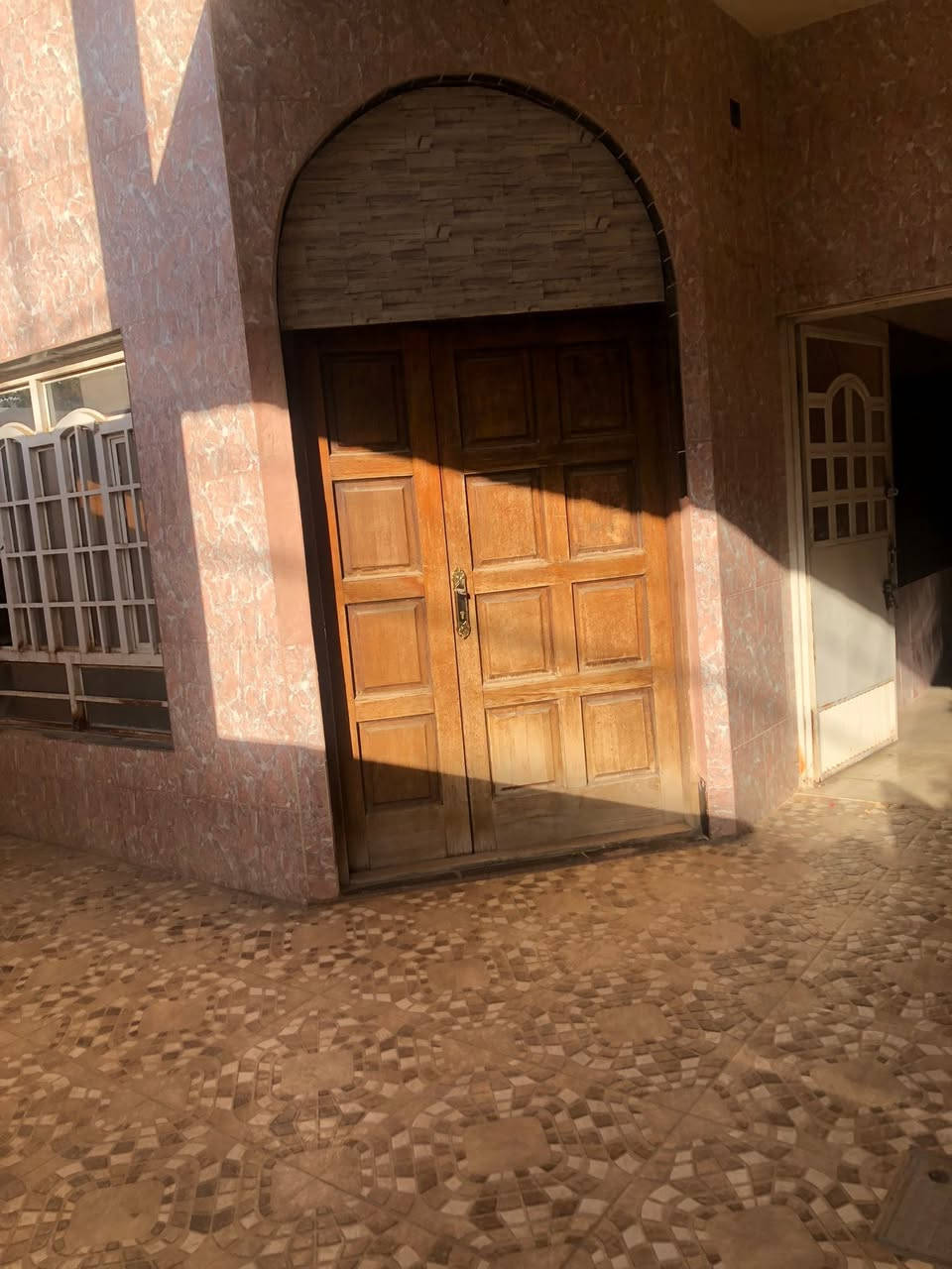 بيت للايجار ب حي رمضان مقابيل الصناعه البيت طابقين والفرع تبليط ايجاره 250 قفل للتواصل ***********
