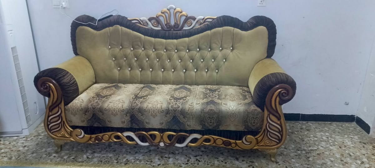 السلام عليكم
تخم عشر مقاعد نضافه ١٠٠بالميه مكاني كريعات
للاستفسار ***********
