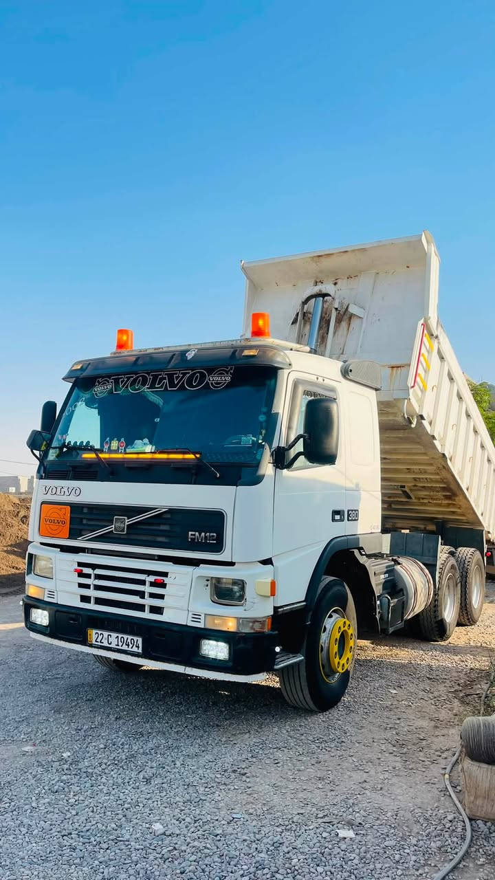 ***********‏للبيع(3:3 Volvo 2002
