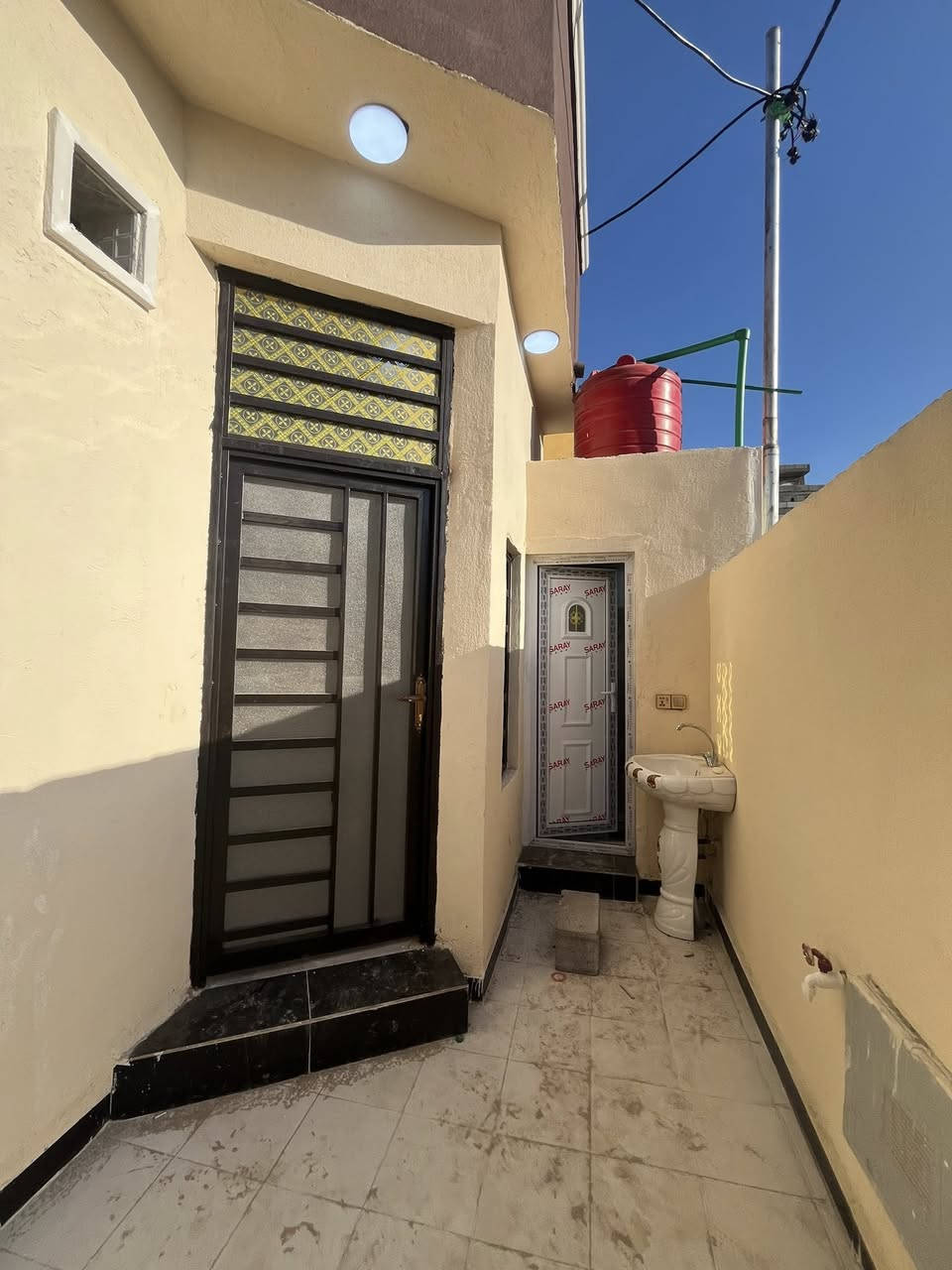 بيتين  البيع البيع مساحه لبيت واحد  120 عنوان البصره شط العرب شارع صقر غريب ع مدارس صقر سعر راح يكون 55 وبيهن مجال الافتفسار اكثررر اتصل ***********
