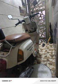 بوليس كريمي ناقصه جاملغ امامي و قبق باتري بس الدراجه مكينته مال رمبه م...