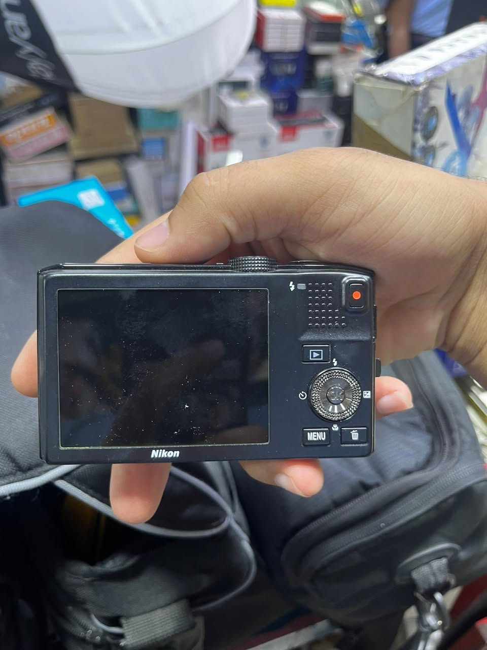 متوفر نيكون s8100 تصويرها اسطوري زوم10x  شي راقي تصويرها بالصور والفيديو كلش حلو جديده غير مستخدمه نهائيا مع كل ملحقاتها 
متوفر توصيل كل محافظات العراق


**إذا كنت صاحب هذا الإعلان وتريد حذفه لأي سبب، رجاءا أرسل رسالة إلى الدعم الفني**