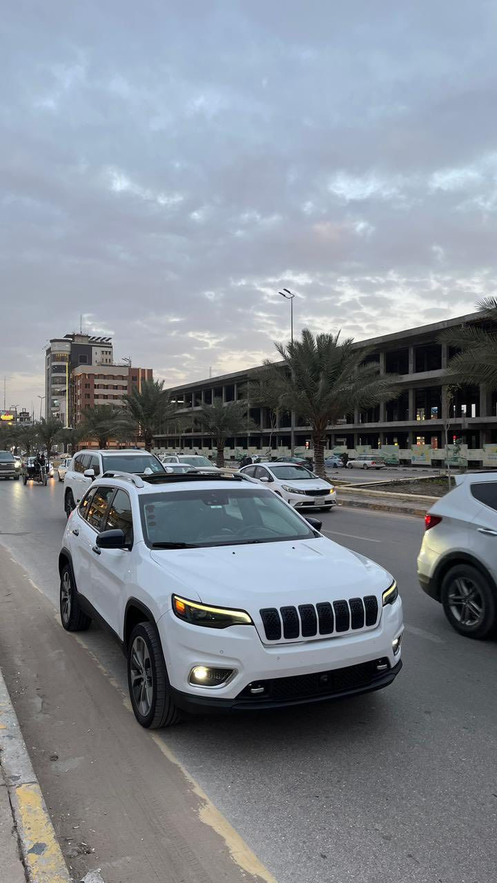 السلام عليكم للبيع جيب شيروكي بزون موديل 2019 فئة اوفر لاند اعلى فئة فول الفول مواصفات خاصة بانوراما رادارات 360 حساسات وره كدام اوتو بارك كشنات تدفئة تبريد بصمة مانع تصادم كشنات خزن ذاكرة جنطة كهرباء لايتات وره كدام لد اصلي وبعد هواي مواصفات بيهة محرك 6سلندر ماشية 140مكينة وكير وحدادية جدد وبلاديات رقم نجف دولي بسمي سنويه وهزه ورقم جدد توني جددتهن السعر 140وبيهة مجال بسيط للاستفسار ***********
