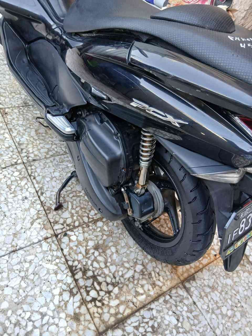 السلام عليكم للبيع دراجه pcxجيل الاول  دراجة مال رمبه الدراجه  ياباني كفرات ابلاديه 
دراجه كامله أستان كهربائي حساس ازدحام  لا تبخير. ولاتنقيص الدراجه مكينه لوك شلعه معدل خير من احلا من الصور مال جناي المكان بغداد الصالحية قرب كراج العلاوي  دراجة مكفوله اي نقص مابيه السعر( مليون 350)
وبيه مجال الاتصل
***********
