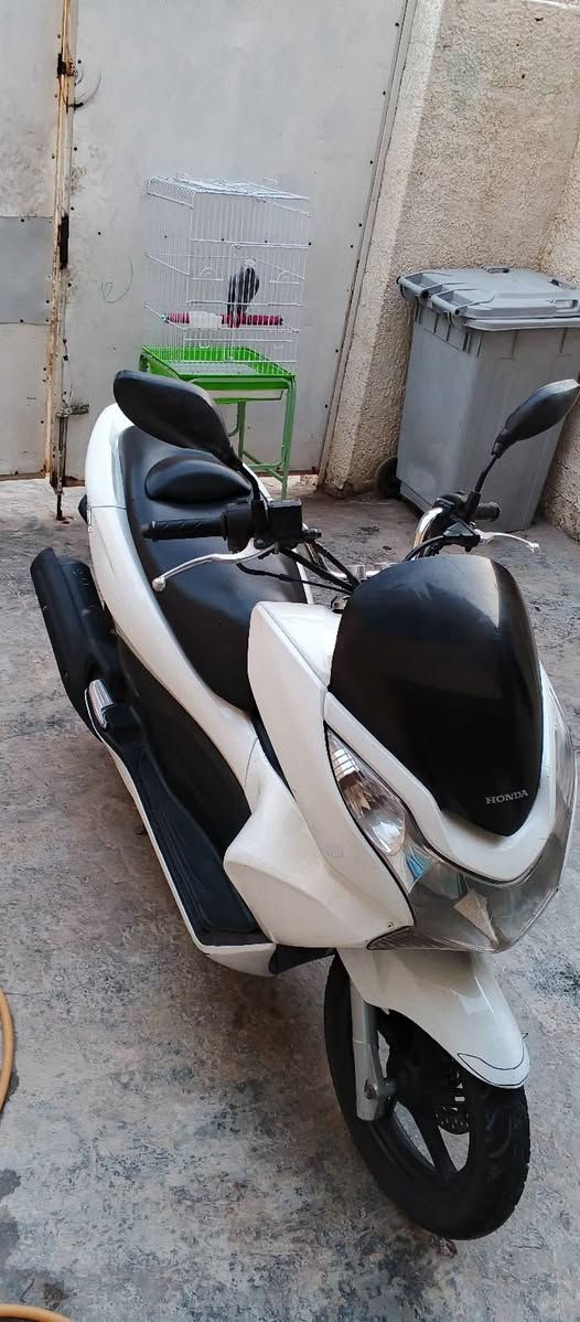 (125C) (PCX)
فقط بيها ملاحظات على كفرات فقط جيب فيتر وأفحص مكاني بغداد الشعب سعرها 1400 وبيهأ مجال شي قليل شراي يتصل 

***********
