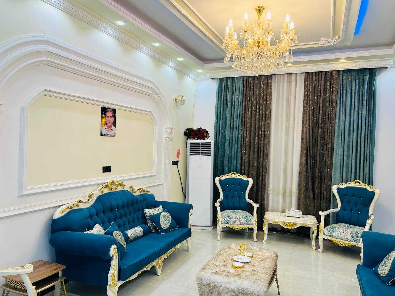 السلام عليكم دار للبيع

طابو زراعي سند ٢٥

مساحه ٢٤٠ متر ركن

واجهه ١٠ متر بناء حديث

يتكون دار من طابقين

٤ غرف نوم وصاله عدد٢

وهول عدد٢

ومجمع صحيات عدد ٣

وكراج سياره وحديقه

العنوان / شارع ٦٠ الفرع

مقــــــابل المدهش يبعد

عن شارع العام ٥٠٠ متر

***********
***********
او مراجعة مكتبنا شارع ٤٠ فرع حلويات السمؤال مقابل مدرسة الاعتماد
