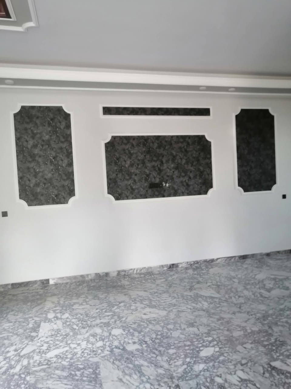 السلام عليكم اخوان خلفة صبغ وديكور وطلس وسحبات وترميم ومعالجه رطوبة وعوازل اسطح وصبغ وتطعيم واجهات وفوم بنايات منازل فنادق مطاعم كافيهات اشتغل قطعي وع المتر  عمل درجة اولى بغداد مع عقد لضمان حق الزبون ينكتب بي جميع التفاصيل  للتواصل 

***********
