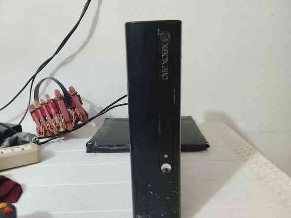 سلام عليكم اكس بوكس 360  جهاز نضيف وحلو كلش وياه 3 يدات السعر 140 وبي مجال بسيط  مكاني نجف للاستفسار ***********
