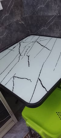 ميز طعام للبيع الحريه شارع 20  07868339835